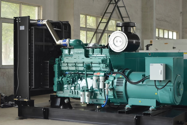 自贡夜市摆摊必备：静音发电机油耗低，煎烤烹炸供电不停，噪音远低于人群声