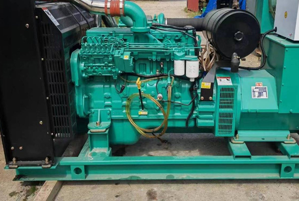 自贡数据中心应急电源：静音发电机响应速度快，服务器运转无间断，机房安静如常